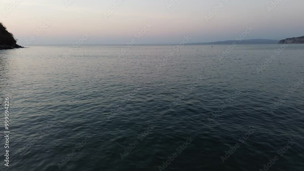 El mar representa un misterio, sobretodo en los atardeceres en donde el corazón descansa y se regocija. Aquí el corazón no pierde la fe. El drone logra captar tomar cinematográficas El mar representa un misterio, sobretodo en los atardeceres en donde el corazón descansa y se regocija. Aquí el corazón no pierde la fe. El drone logra captar tomar cinematográficas