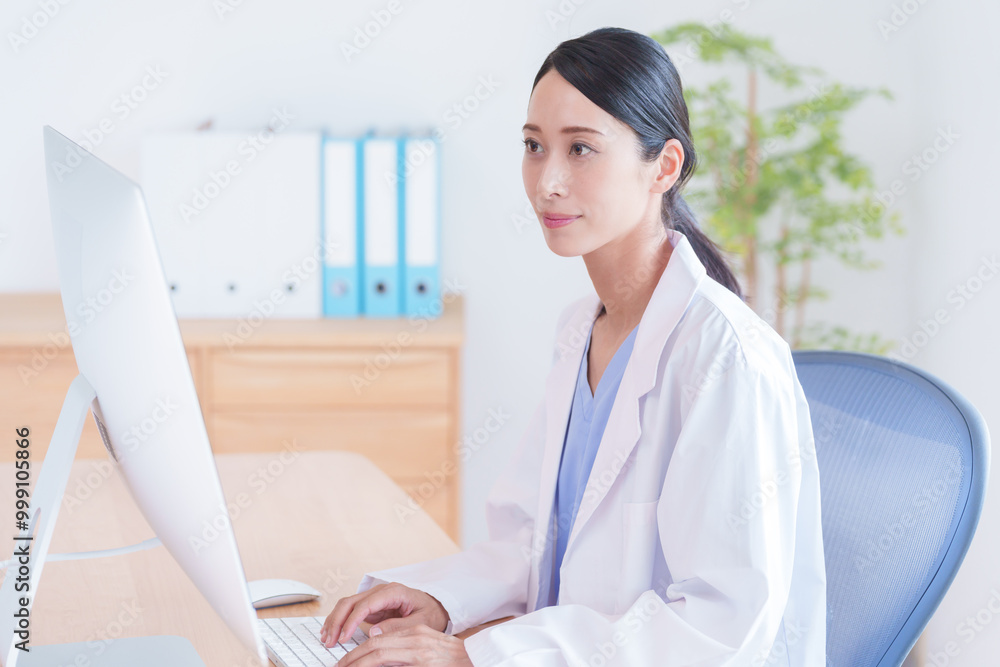 Fototapeta premium 働く女性医師.