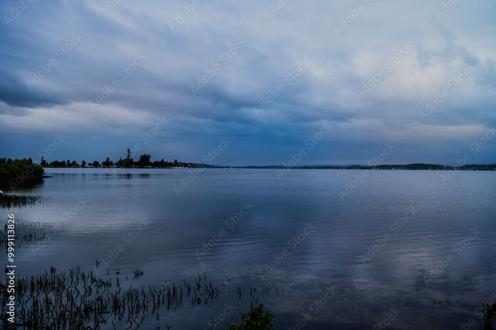 Fototapeta premium The photo shows a lakeside view located in Ken Lambkin Reserve
