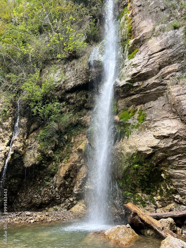 Fototapeta premium Beri Waterfall (Triglav National Park, Slovenia) - Beri Wasserfall (Triglav-Nationalpark, Slowenien) - Slapova Beri ali slap Beri in soteska Godiče (Triglavski narodni park, Slovenija)