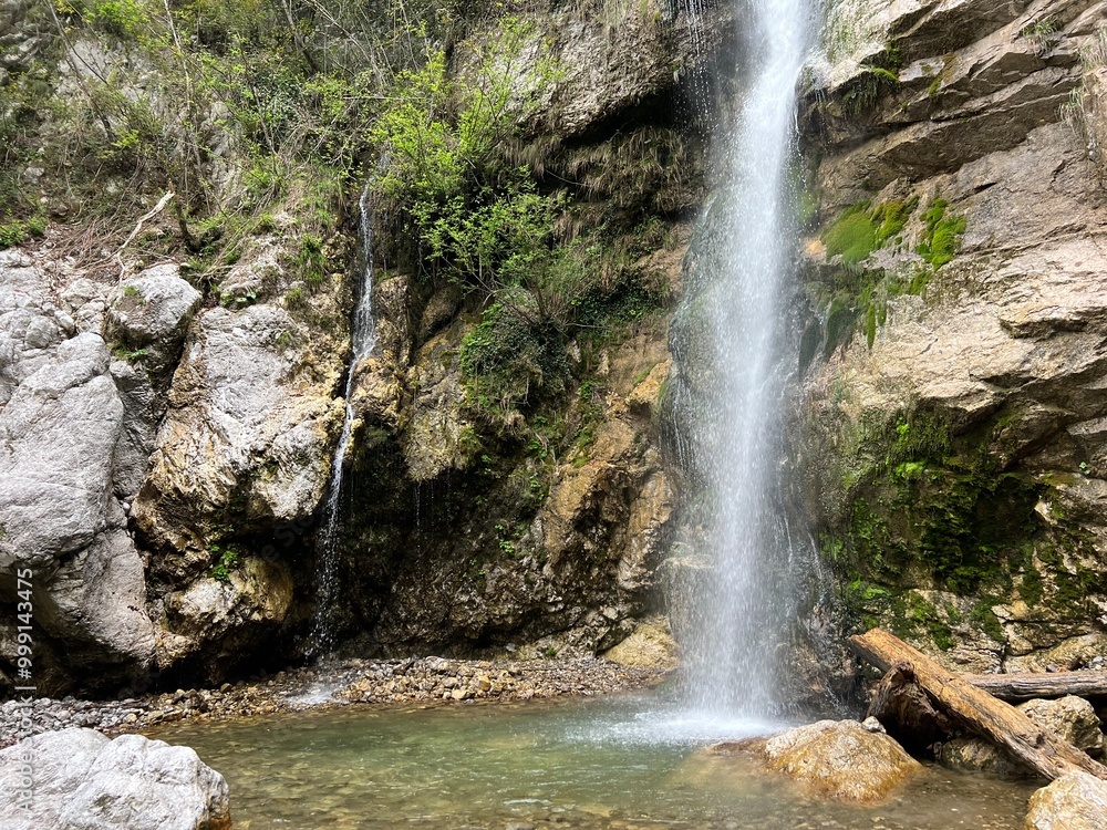 Obraz premium Beri Waterfall (Triglav National Park, Slovenia) - Beri Wasserfall (Triglav-Nationalpark, Slowenien) - Slapova Beri ali slap Beri in soteska Godiče (Triglavski narodni park, Slovenija)