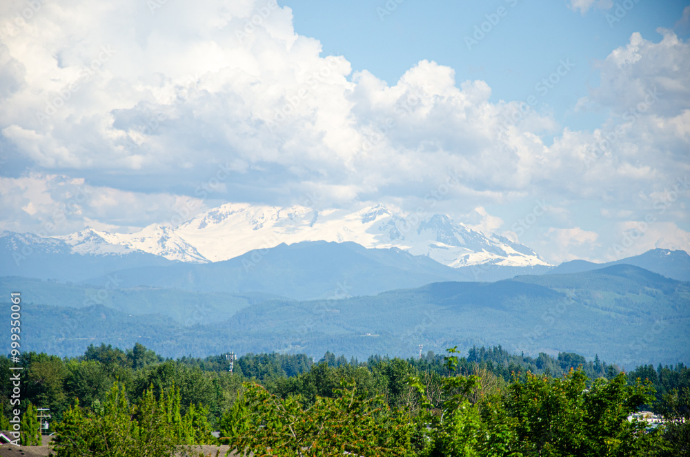 Fototapeta premium Mt. Baker visible from Abbotsford, BC, Canada