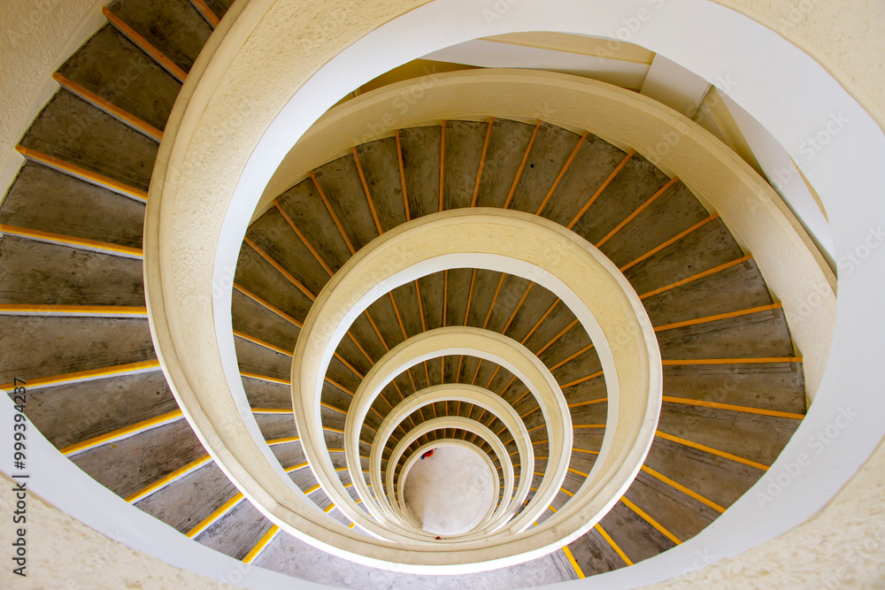 Obraz premium Spiral Staircase At Pagoda Of Chinese Garden, Singapore.