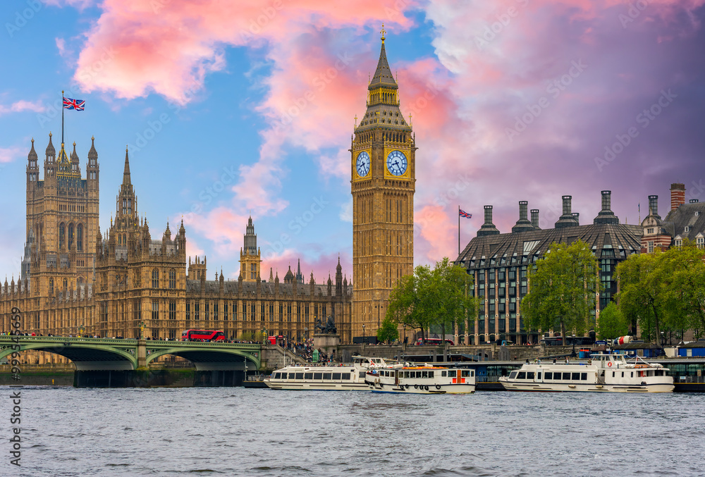 Houses of Parliament with Big Ben tower and Westminster bridge at sunset, London, UK Houses of Parliament with Big Ben tower and Westminster bridge at sunset, London, UK