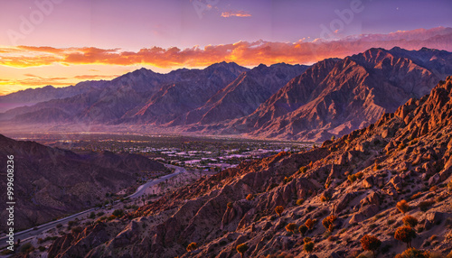 Coucher de soleil sur des montagnes majestueuses photo