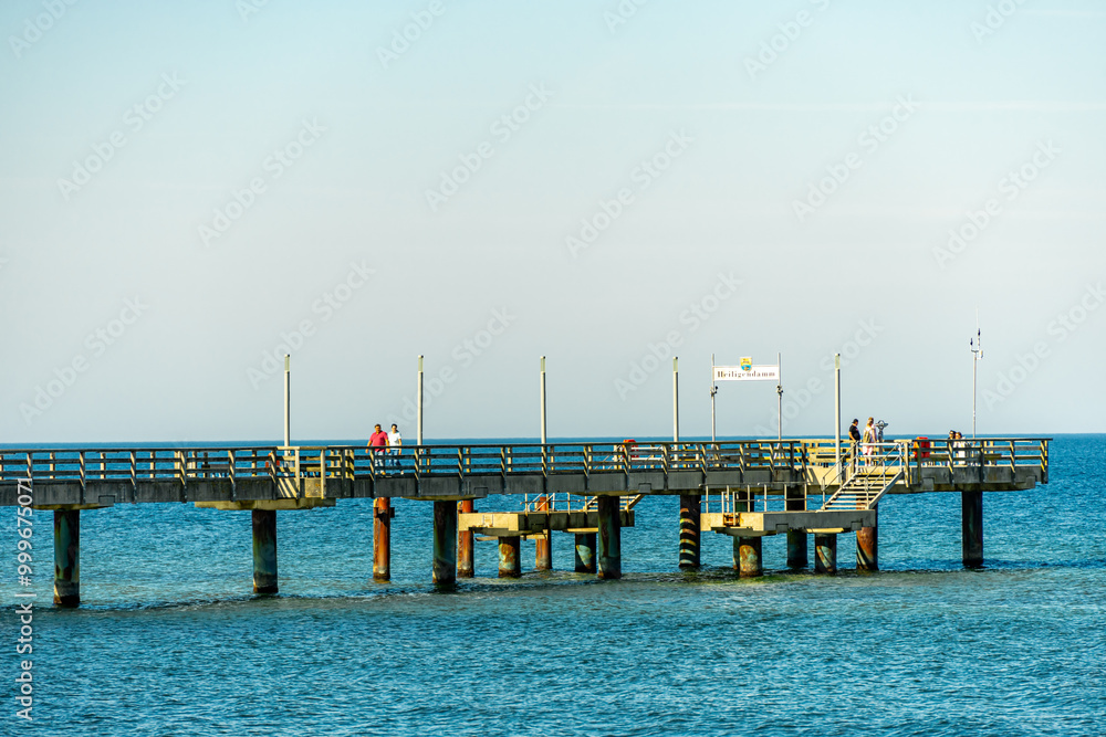 Strandspaziergang am Ostseebad Heiligendamm bei wunderschönen Sonnenschein - Mecklenburg Vorpommern - Deutschland Strandspaziergang am Ostseebad Heiligendamm bei wunderschönen Sonnenschein - Mecklenburg Vorpommern - Deutschland