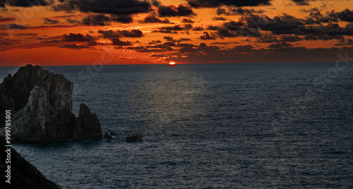 atardecer en os acantilados de la costa quebrada de Cantabria