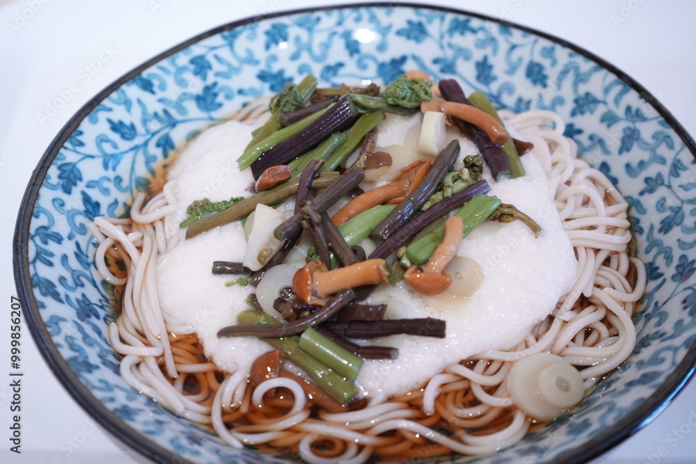 Japanese Food, Tsugaru Soba Noodle with Wild Vegetable in Aomori, Japan - 日本 青森名物 山菜とろろ 津軽そば