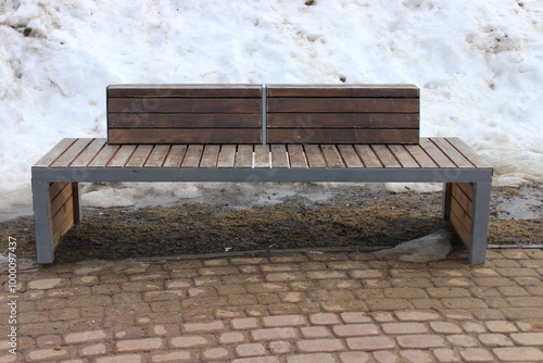 Canvas Print An old bench for rest. Moscow. Russia.