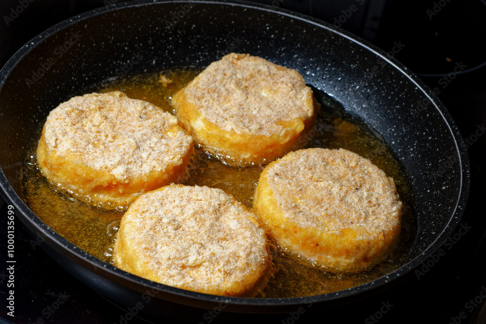 Frying breaded cheese Frying breaded cheese