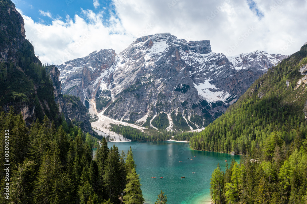 ripresa aerea del lago di Braies
ripresa aerea del lago di Braies