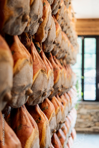 Artisanal manufacturing of hams seasoning.