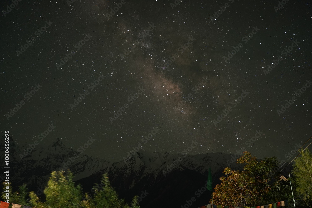 Fototapeta premium The Spiti Milky Way is visible to the naked eye, making it one of the few places on Earth where you can witness such celestial grandeur without the aid of telescopes.