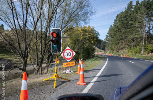 Obraz na płótnie Temporary traffic light control on the side of the road. Cars stopped at the roadwork red light. Hawke’s Bay. w salonie