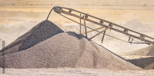 Papier peint Crushing stones in a quarry for processing minerals, cement, limestone