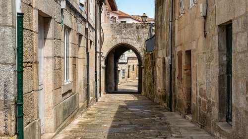 Konstfotografi Old stone houses with arches and passageways dividing the streets in the medieval town of Tui, Galicia