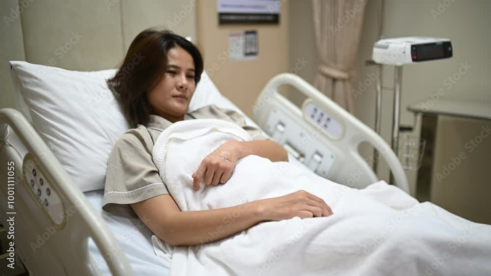 Asian woman is sick and is being treated at the hospital,Waiting for the doctor to give intravenous medication,A nurse came to take my temperature and measure my blood pressure. Asian woman is sick and is being treated at the hospital,Waiting for the doctor to give intravenous medication,A nurse came to take my temperature and measure my blood pressure.