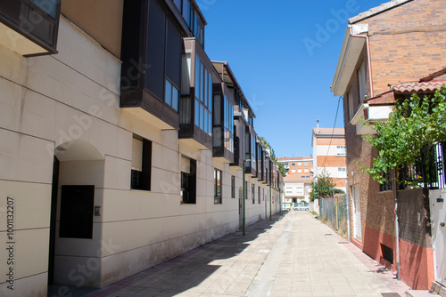 Calles y edificios modernos de Burgos, España