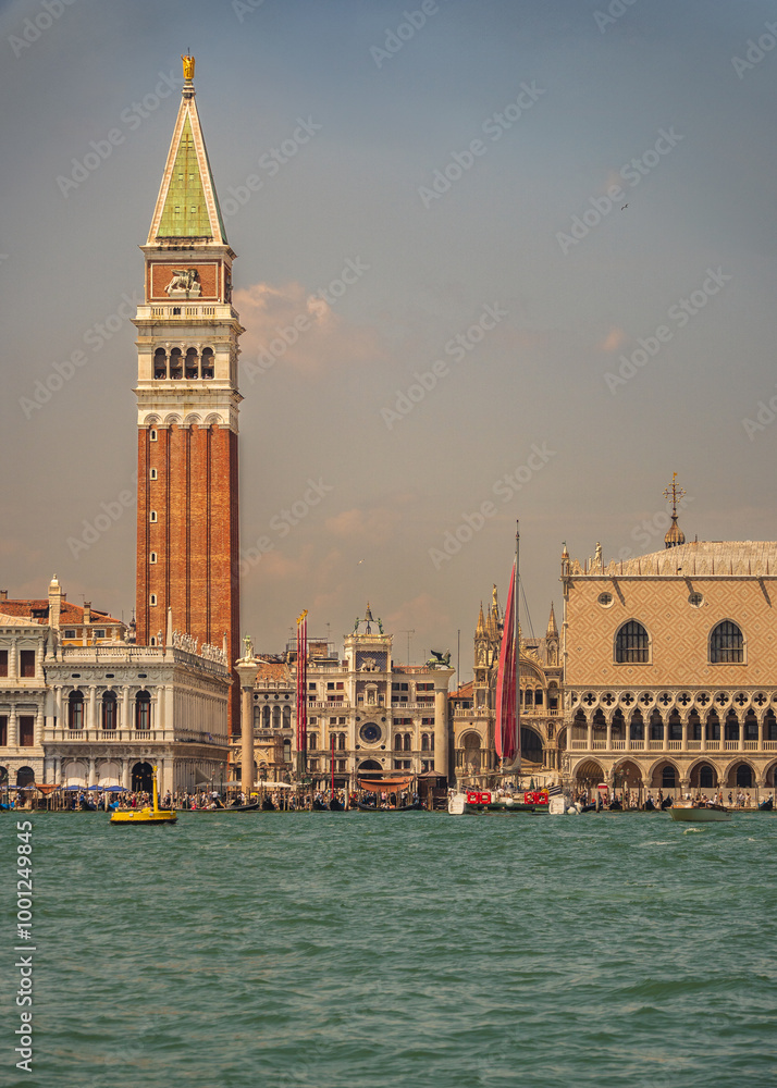 Naklejka premium daytrip to venice