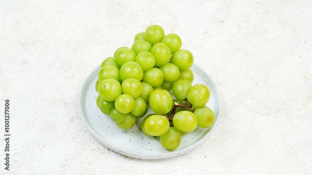 Shine Muscat grapes, known for their sweet and juicy flavor, are freshly picked and displayed. Their vibrant green hue and smooth skin make them a refreshing and healthy fruit choice. Shine Muscat grapes, known for their sweet and juicy flavor, are freshly picked and displayed. Their vibrant green hue and smooth skin make them a refreshing and healthy fruit choice.