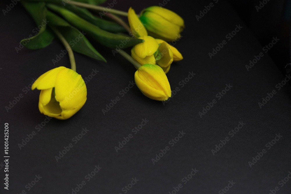 Obraz premium flatlay of decorations concept. Top view photo of a bouquet of daisy on isolated black background with copy space