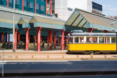 Tranvía clásico de color amarillo de Milan (Italia) frente a la estación de tren de Milano Cadorna photo