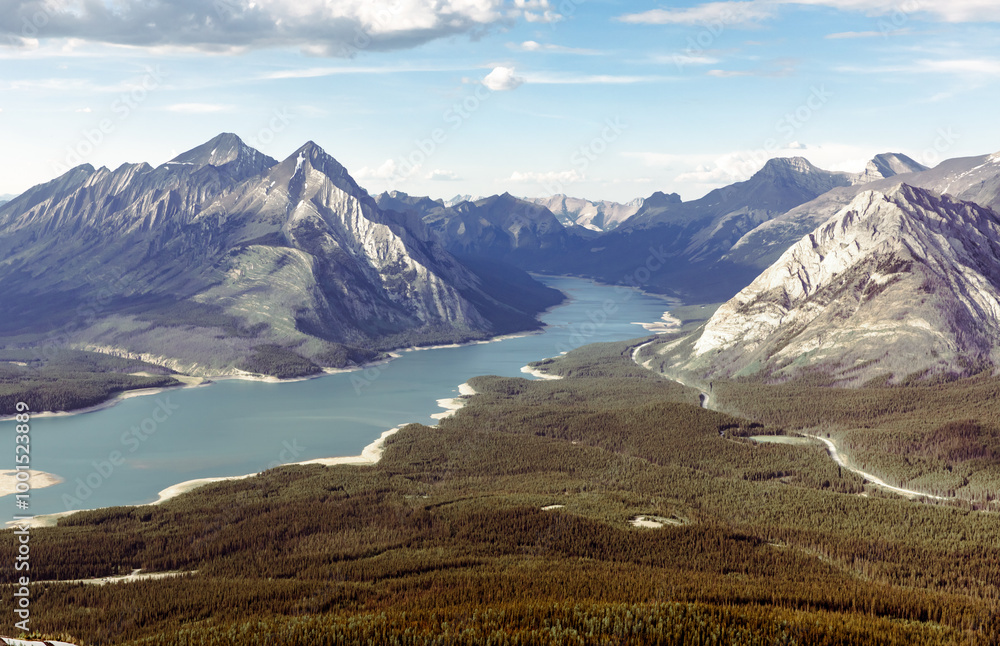 Fototapeta premium elevated point of view of a mountain range in summer with a turquoise lake in the valley