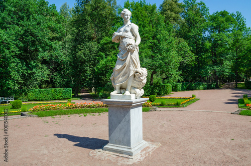 Wallpaper Mural Genre sculpture "PAX" in Pavlovsk Torontodigital.ca