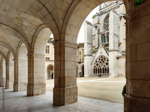 Renovation du cloître de l'abbaye St-Germain à Auxerre (Yonne) photo