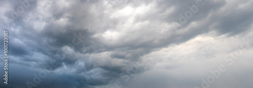 gray clouds densely cover the sky