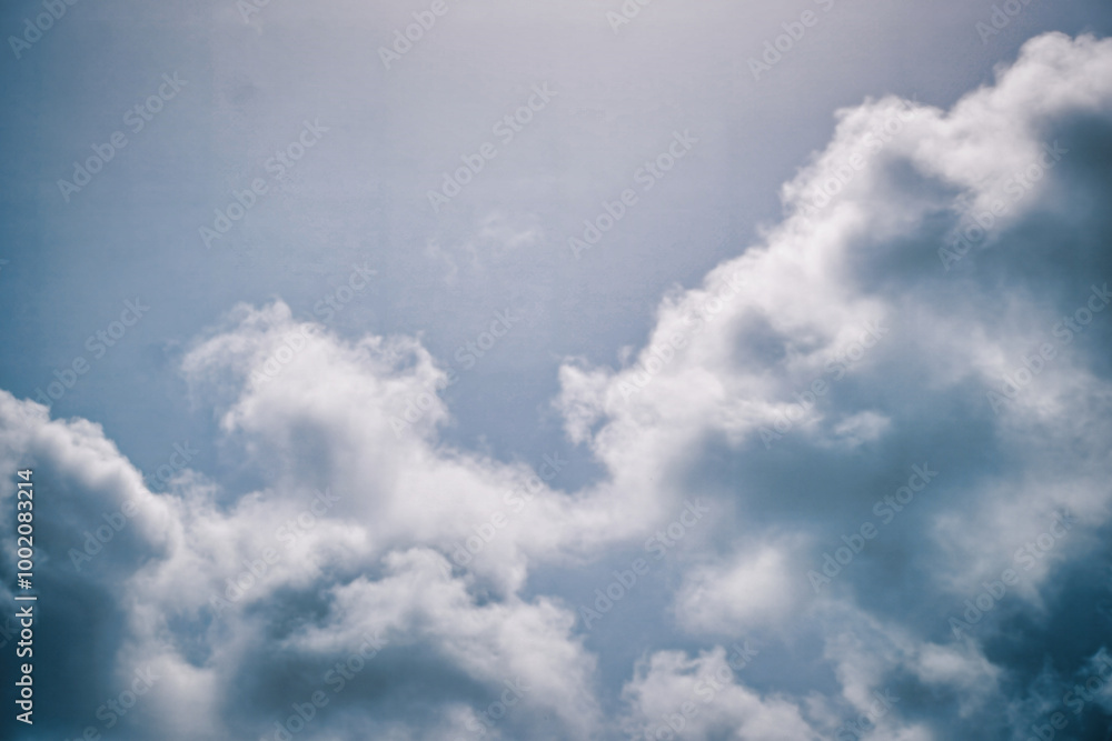Serene Sky: Cumulus Clouds Adrift in Soothing Blue Gradient Serene Sky: Cumulus Clouds Adrift in Soothing Blue Gradient