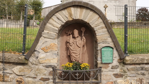 Fotografie Steinrelief von Pfarrpatron Bischof Kunibert