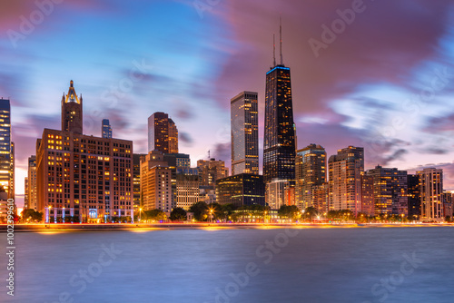 Obraz na płótnie Chicago, Illinois, USA. Cityscape image of Chicago skyline at dramatic stormy sunset. w salonie