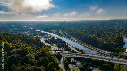 Herbstliche Stimmung über schöner bayerischer Landschaft mit Blick auf Regensburg von oben