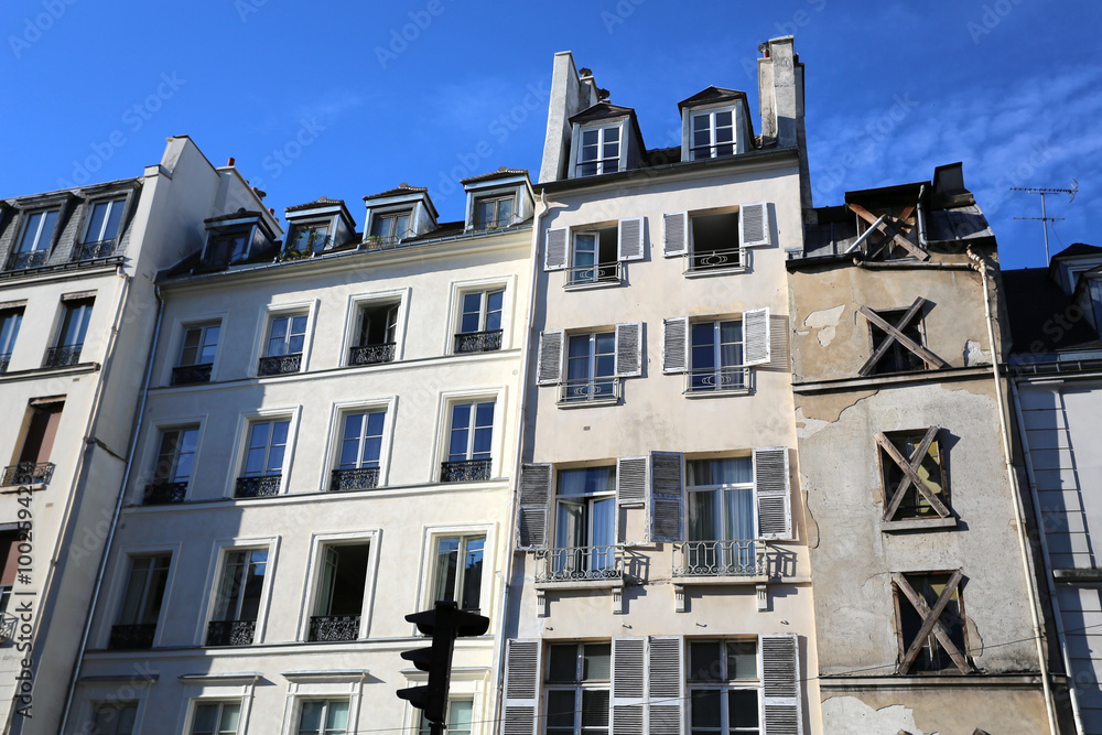 Obraz premium Immeubles anciens du Marais rue Saint Antoine