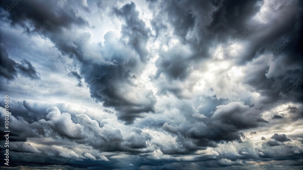 Obraz premium A stunning view of a white gray cloudy heavenly blue sky with cloudscape