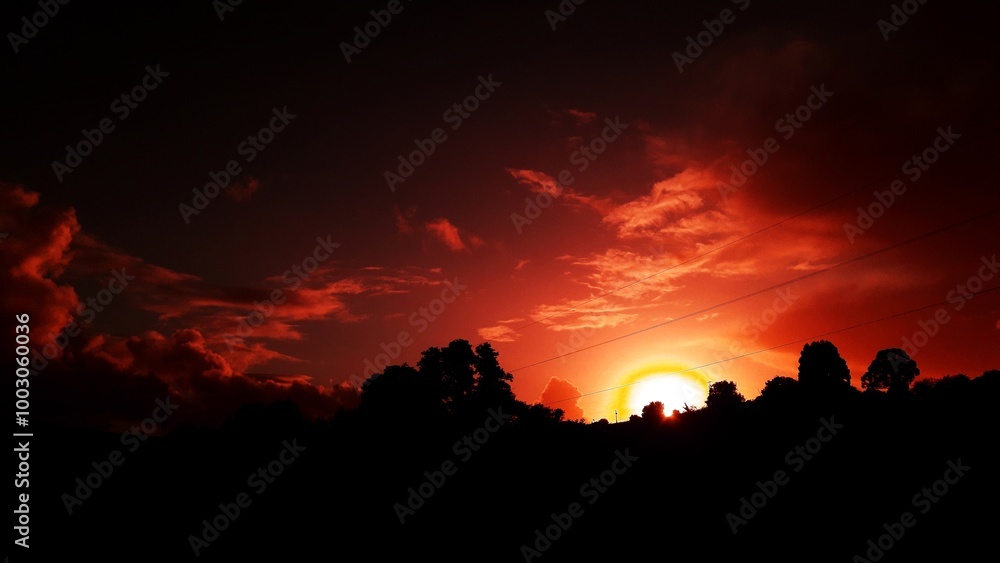 Puesta de sol en la provincia de Asturias, España Puesta de sol en la provincia de Asturias, España