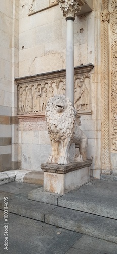 sculpture of a lion