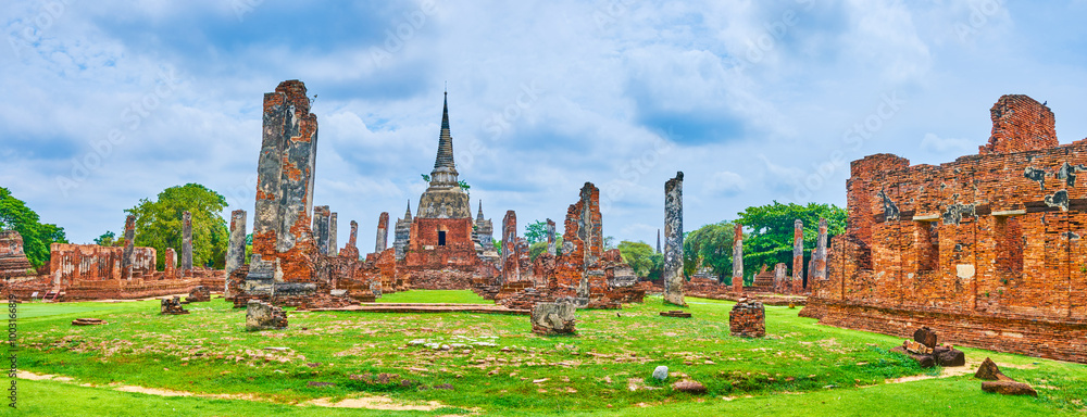 The ruins of Wat Phra Si Sanphet in park, Ayutthaya, Thailand