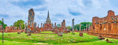 Obraz na płótnie The ruins of Wat Phra Si Sanphet in park, Ayutthaya, Thailand w salonie