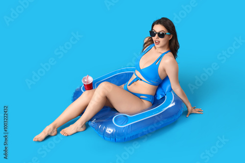 Young woman in sunglasses w...