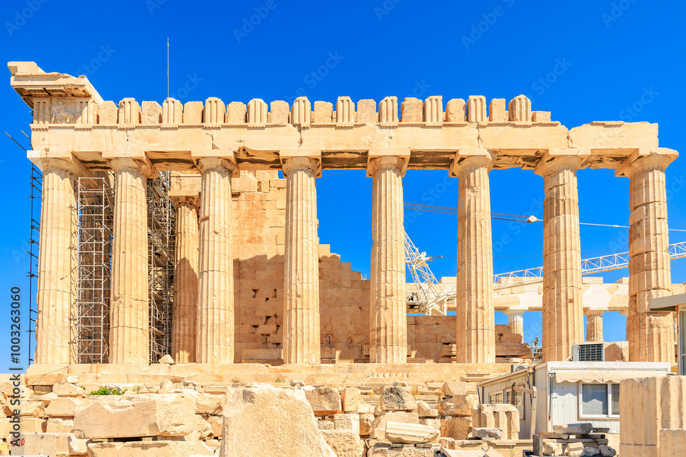 Fototapeta premium The building is a temple with columns and a blue sky in the background, the Acropolis of Athens