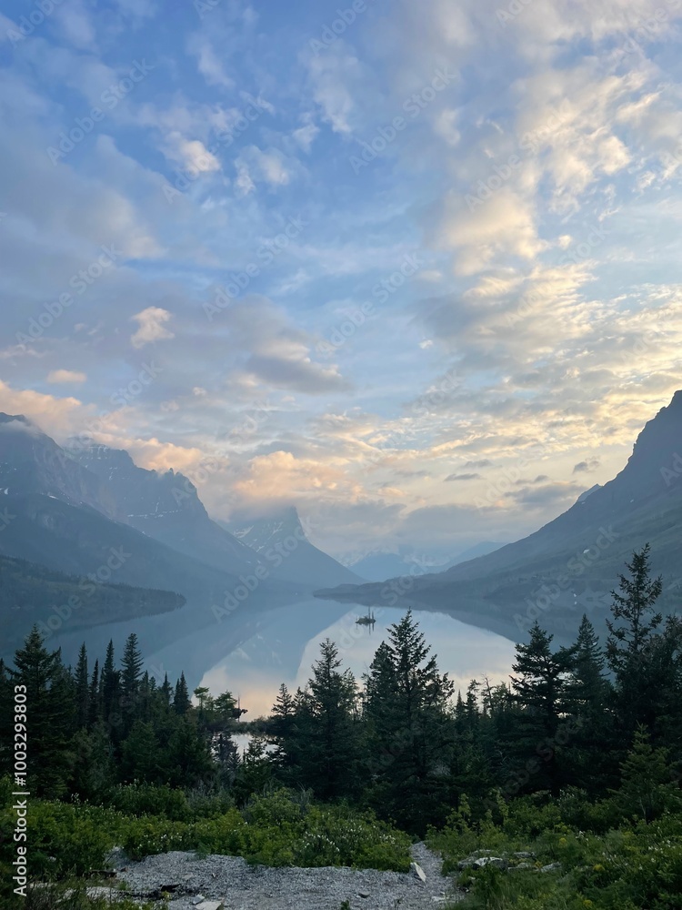 Obraz premium Alpenglow in Glacier National Park