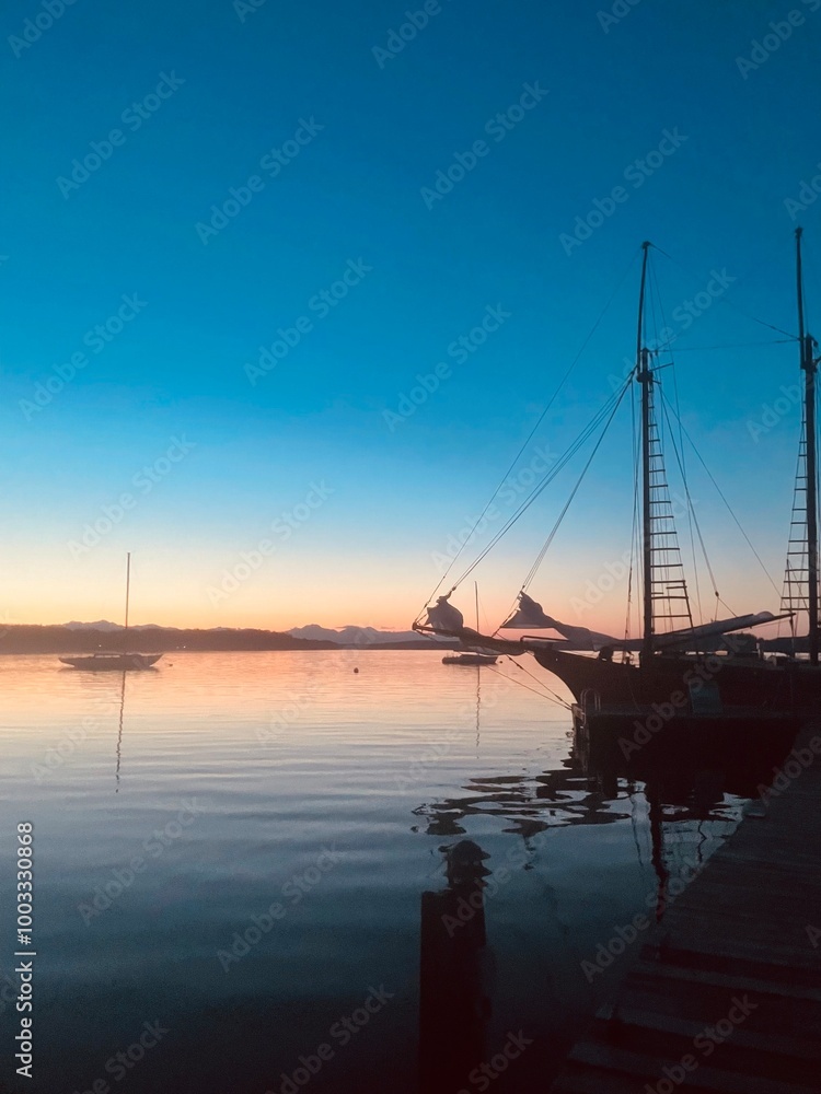 Obraz premium sailboat at sunset