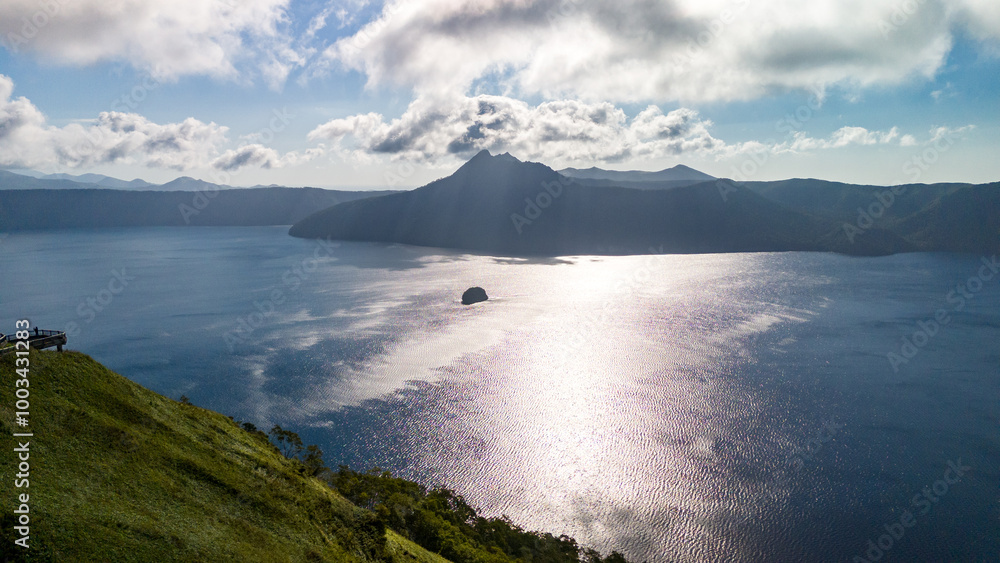 Obraz premium 早朝の摩周湖 空撮