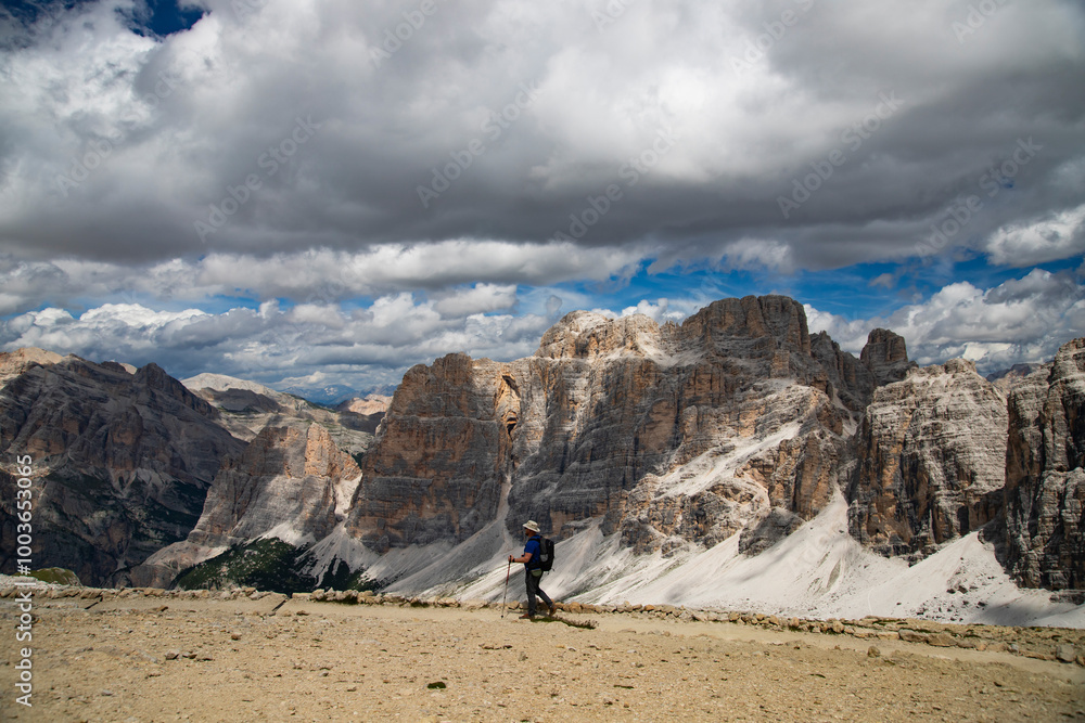 Obraz premium Hiker enjoys the view from Lagazuoi mountain over the italian Dolomites.