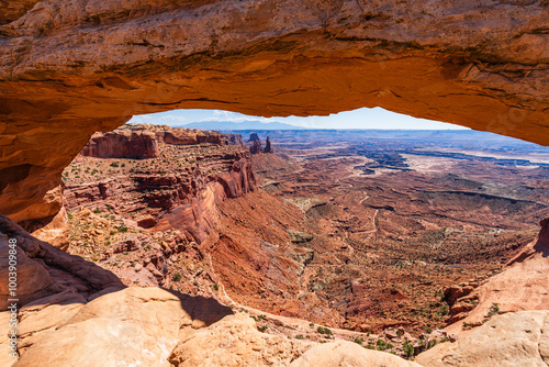 Obraz na płótnie The most famous landmark of the Island in the Sky District of Canyonlands national park in Utah USA - The Mesa Arch in a blue day. w salonie