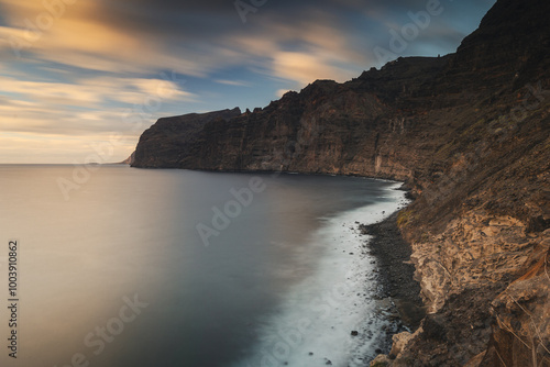 Obraz na płótnie Los Gigantes Cliffs During Sunset w salonie