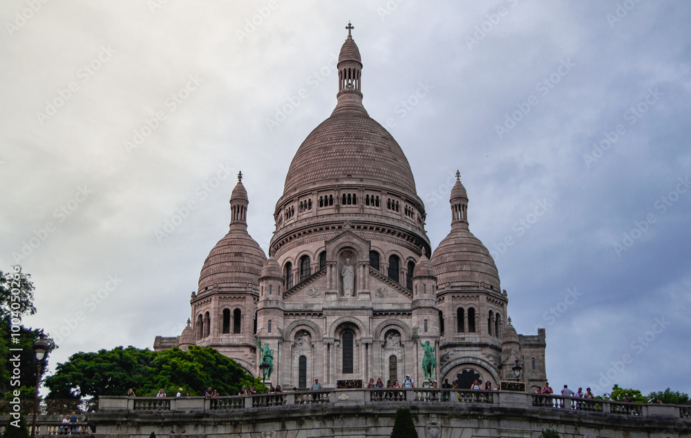 The sacre coeur in montmartre, Paris The sacre coeur in montmartre, Paris