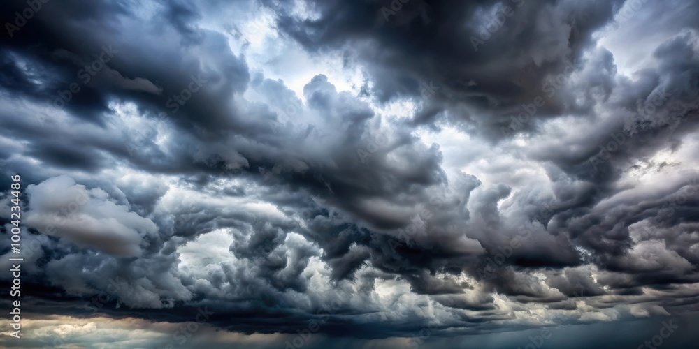 Obraz premium Dramatic Overcast Sky with Heavy Dense Clouds in Moody Gray Atmosphere for Background or Design